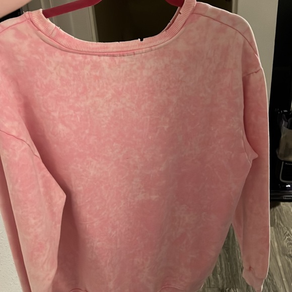 Women’s size Medium (fits like an XL) Barbie Crewneck sweatshirt PINK - Picture 2 of 5